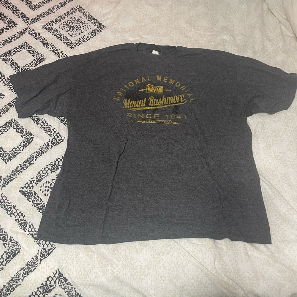 Men’s XL - Mount Rushmore t-shirt